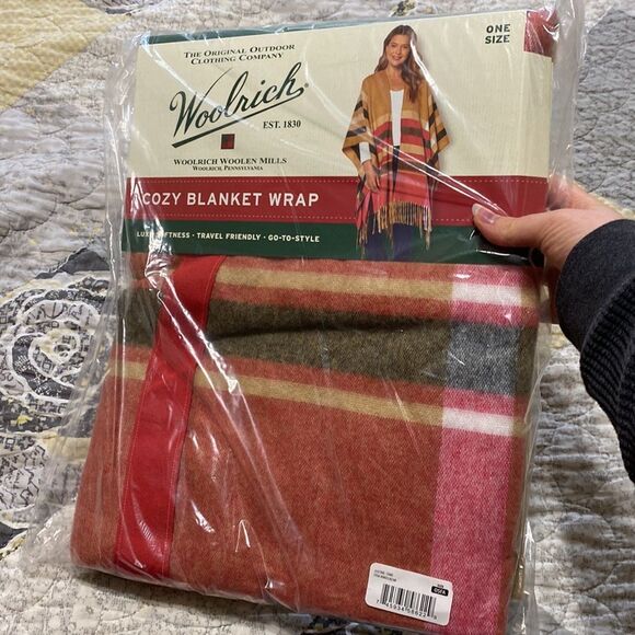 Woolrich plaid cozy blanket wrap with fringe trim - Picture 4 of 8